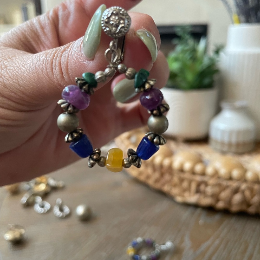 5 pairs of vintage clip on earrings - Picture 12 of 12